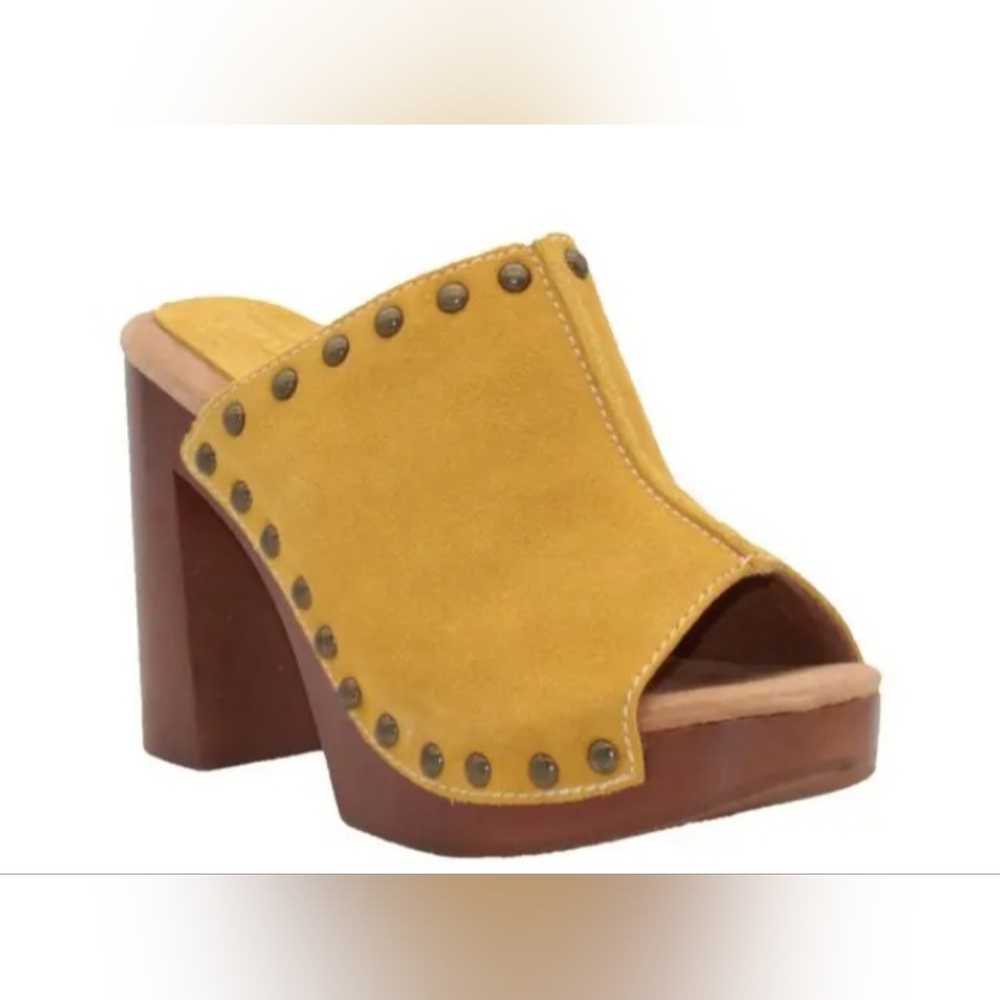 Sbicca crowley clog in Color marigold Suede Woman's Size 9 Clogs Heels NIB Studs